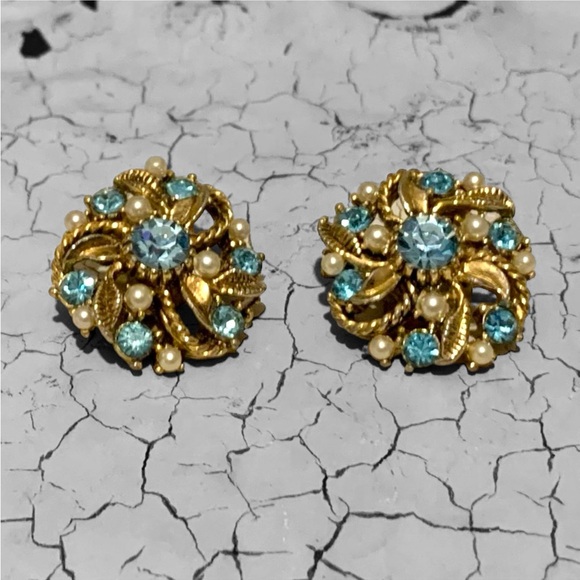Vintage 60s Blue Rhinestone and Faux Pearl Clip On Earrings - Picture 2 of 4